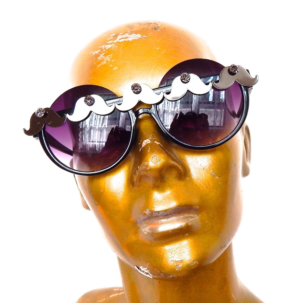 Mustache Rides Gun Metal Mini Mustache Peekaboo